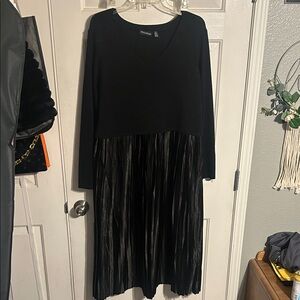 Pleated Midi Dress with Knit Top - Black